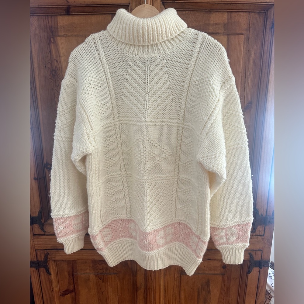 Vintage Liz Wear Cream Cable Hand Knit Oversized Sweater with Pink Accent Medium